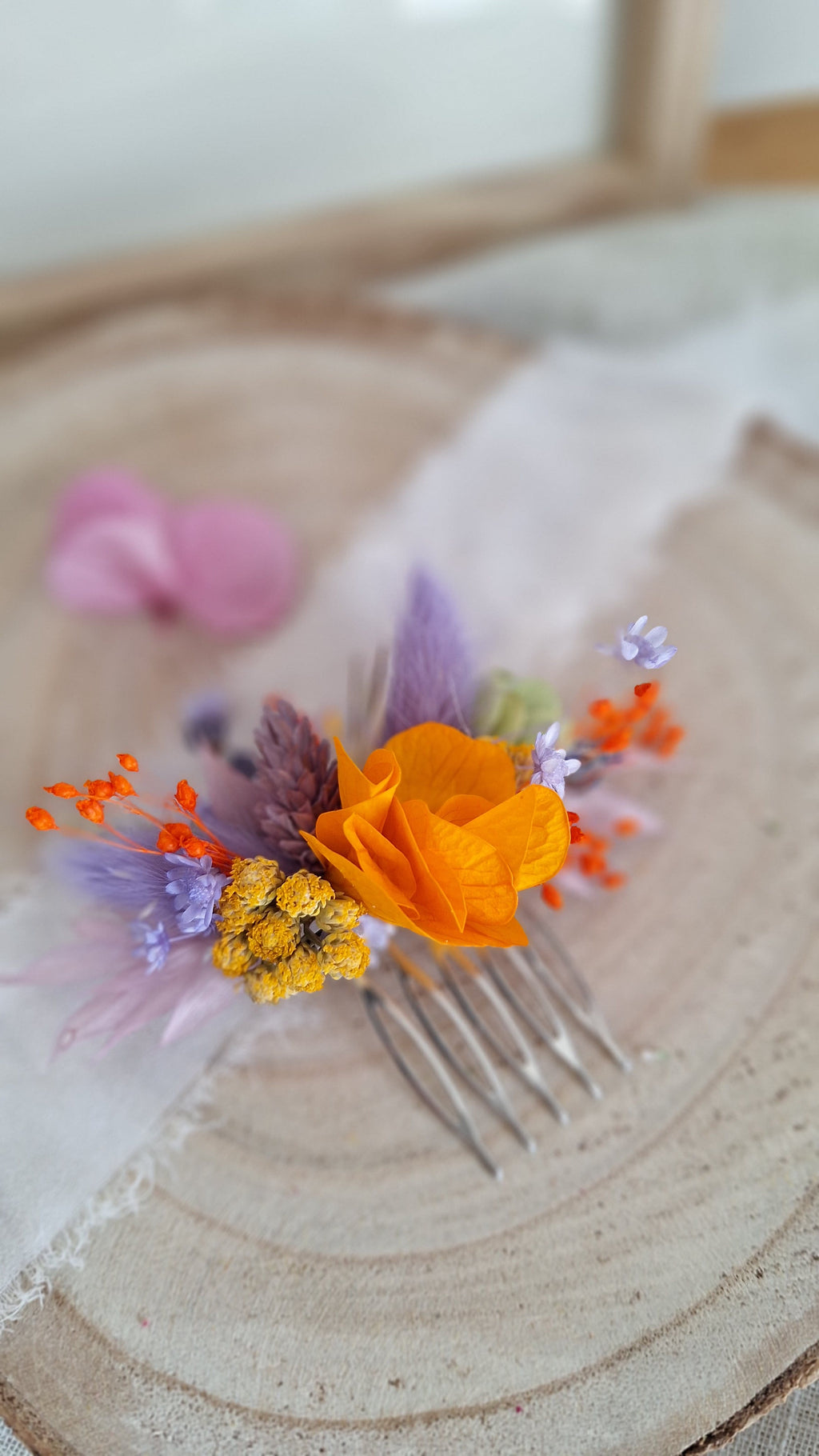 Peigne en fleurs séchées mauve orange printanier- Fleuriste Eure et Loir - Fleuriste Bretoncelles - Fleuriste Le Perche - Livraison France