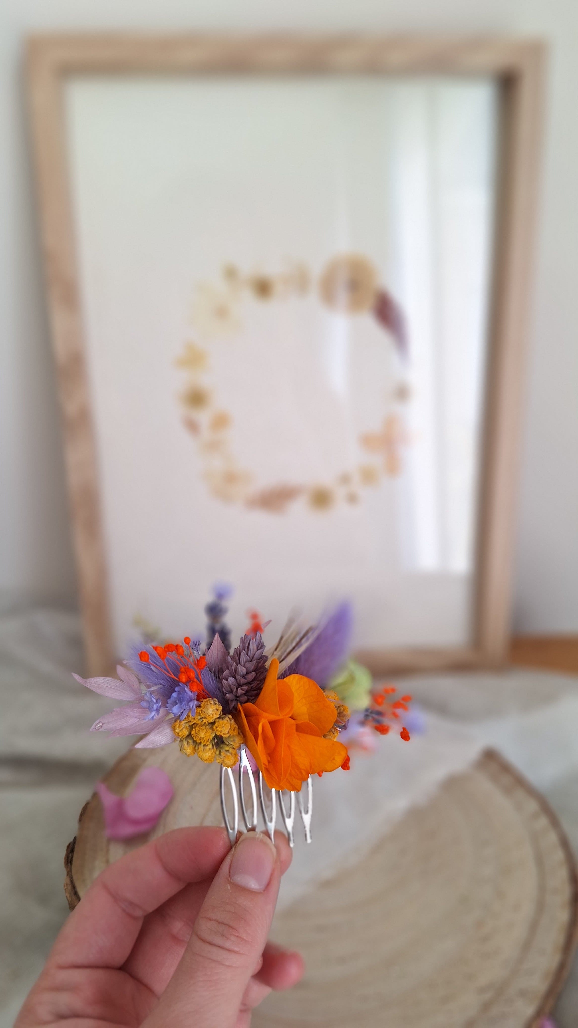 Peigne en fleurs séchées mauve orange printanier- Fleuriste Eure et Loir - Fleuriste Bretoncelles - Fleuriste Le Perche - Livraison France