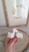 Epingle à chignon fleurie blanc hortensia stabilisé durable - Fleuriste Eure et Loir, fleuriste orne, Fleuriste le perche, Fleuriste Bretoncelles