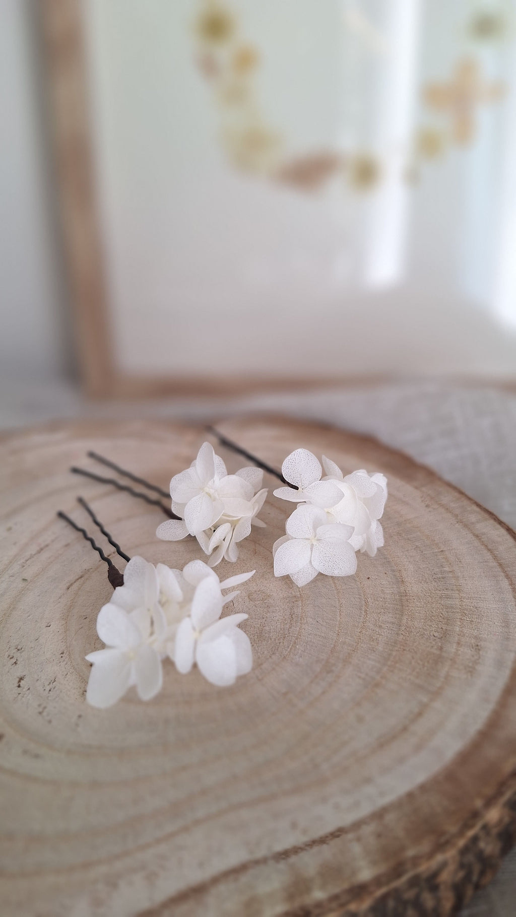 Epingle à chignon fleurie blanc hortensia stabilisé durable - Fleuriste Eure et Loir, fleuriste orne, Fleuriste le perche, Fleuriste Bretoncelles