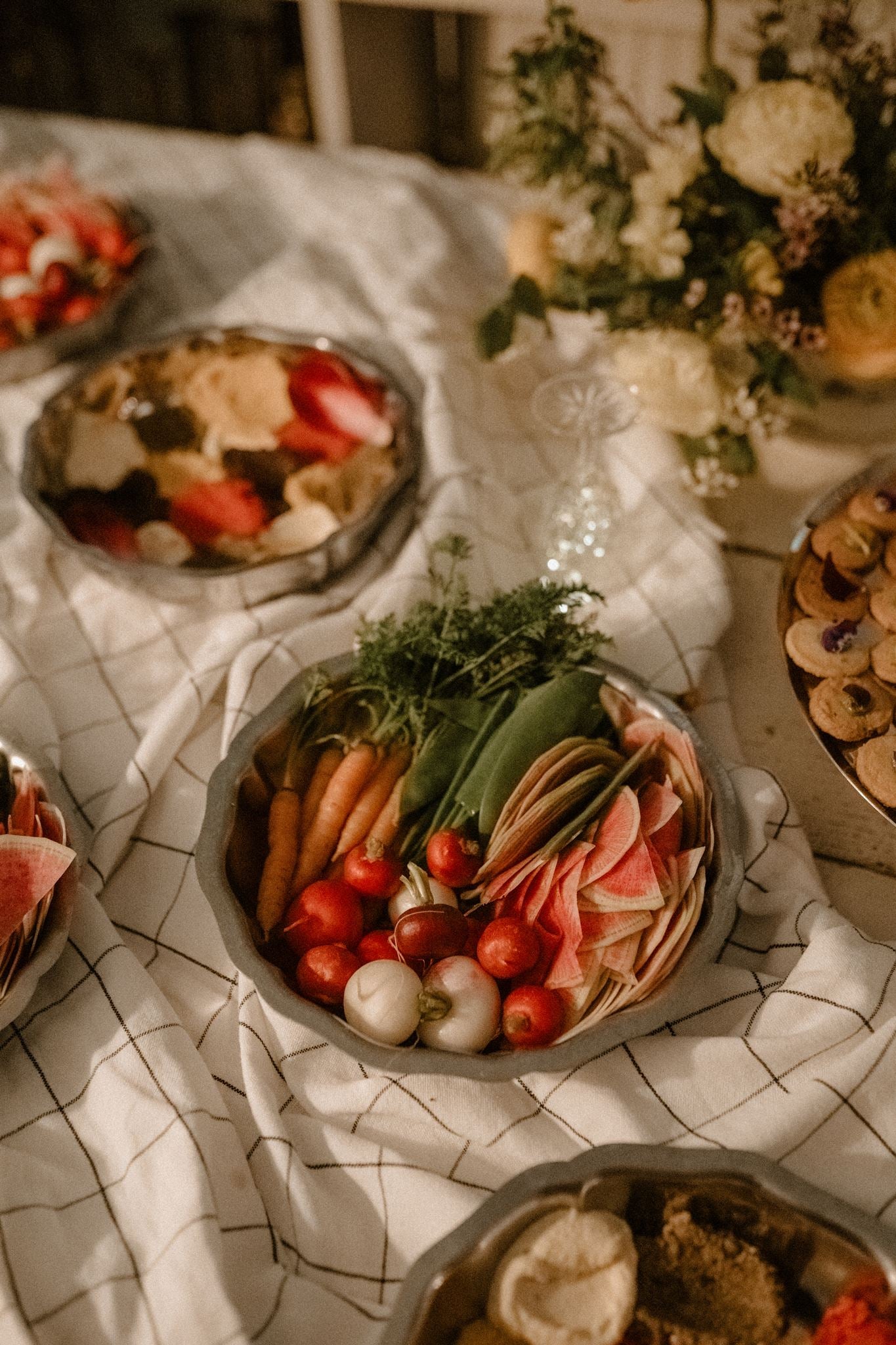 Traiteur - chef Juliette Meyer - fleurs buffet Mariage Printanier - fleurs francaises - Maison Marceline fleuriste bellême - nogent le rotrou - la loupe - la croix du perche - rémalard- Mortagne au perche - Domaine de Ronsard