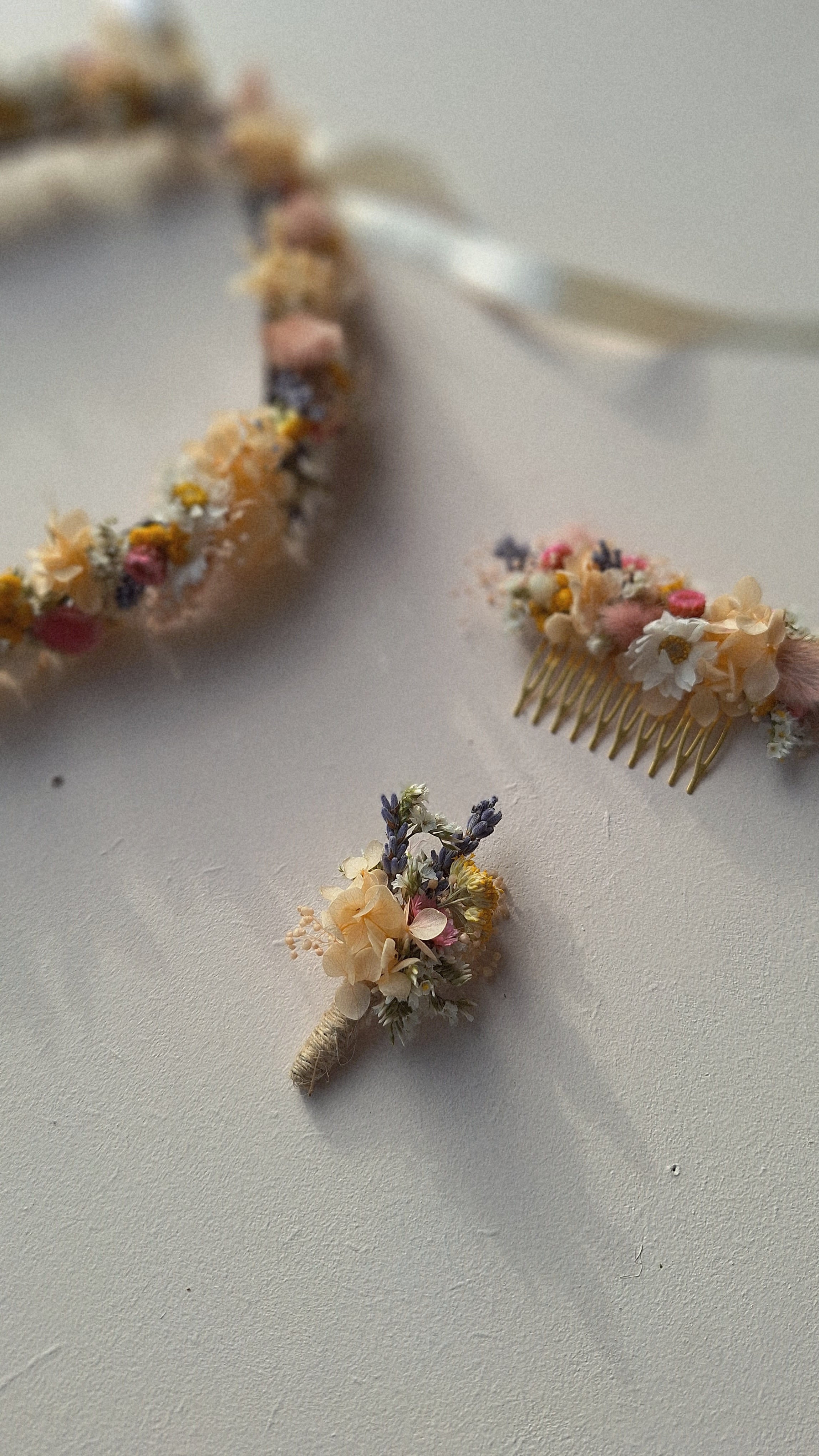 Peigne en fleurs séchées printanier - fleurs mariage