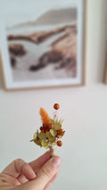 Boutonnière en fleurs séchées - Noisette