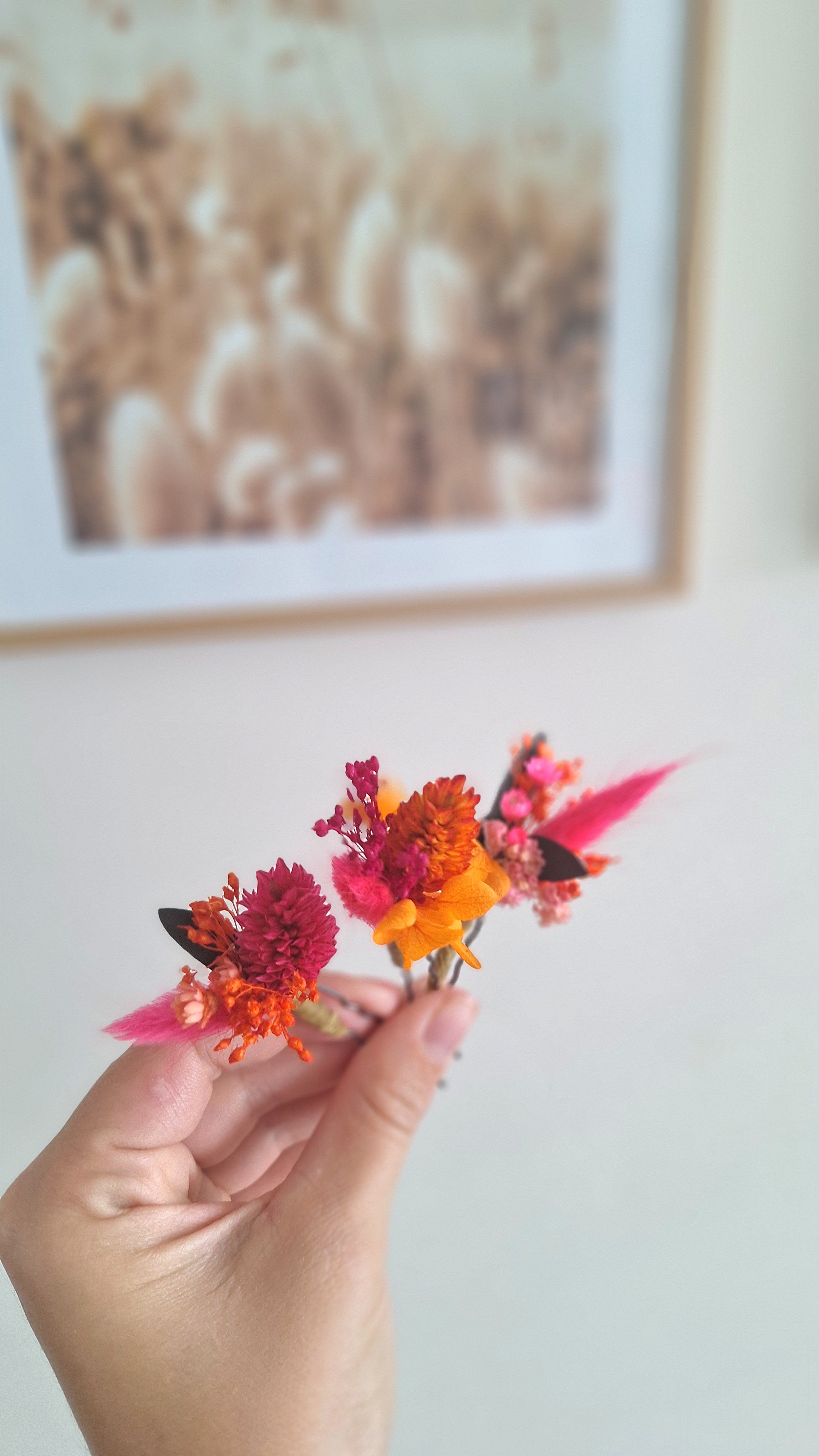 Epingle fleurie en fleurs séchées et stabilisées - livraison france fleurs mariage