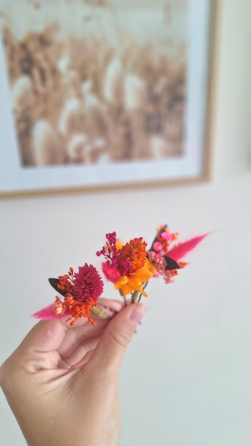 Epingle fleurie en fleurs séchées et stabilisées - livraison france fleurs mariage