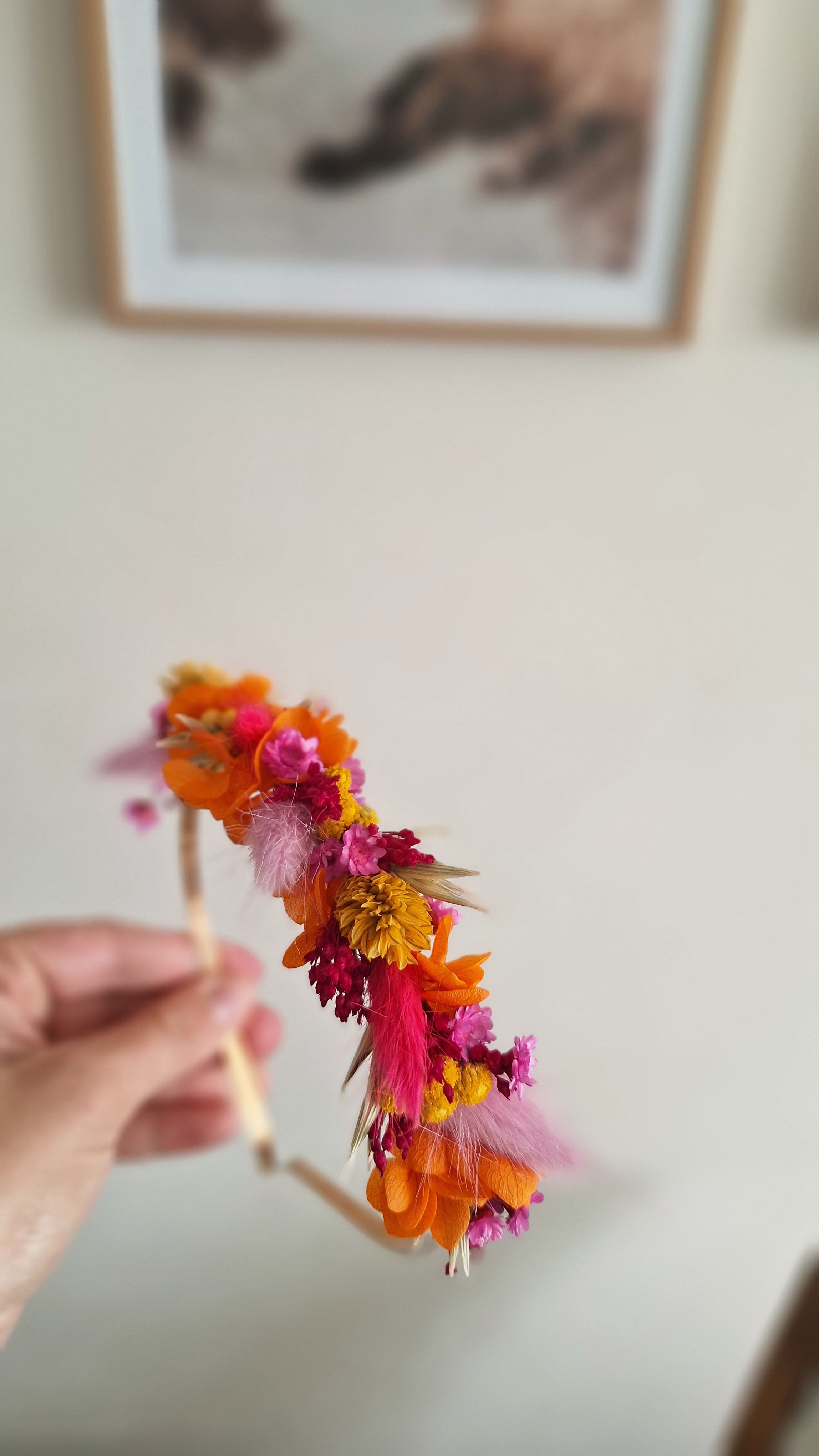 serre tête enfant pour coiffure mariage - évènement - coloré orange rose lilas - fleuriste Bretoncelles le Perche - orne - sarthe - fleuriste eure et loire - livraison france
