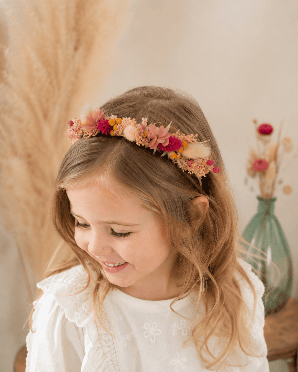 serre tête enfant pour coiffure mariage - évènement - coloré jaune rose peche - fleuriste Bretoncelles le Perche - orne - sarthe - fleuriste eure et loire - livraison france